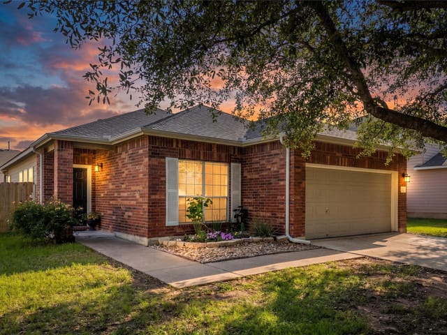 1015 Hondo LN