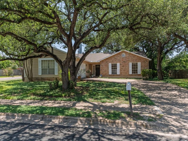 1015 Huntridge DR