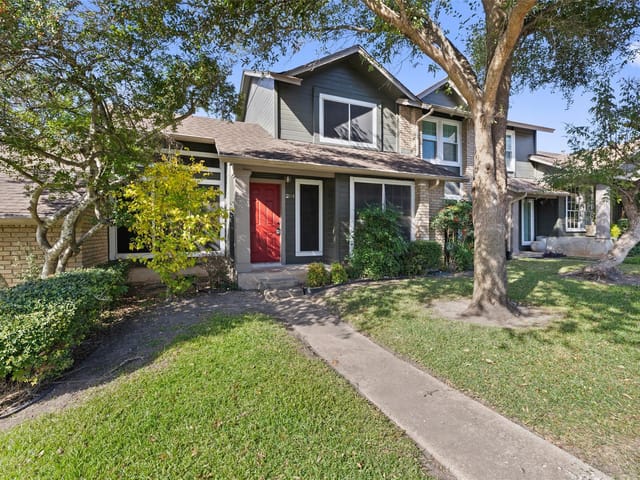1015 Yager Ln E Unit #204