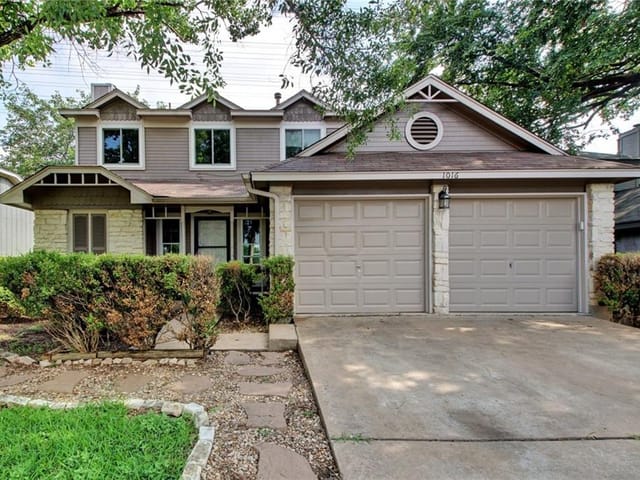 1016 Peggotty Pl