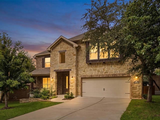 1016 Winding Way DR
