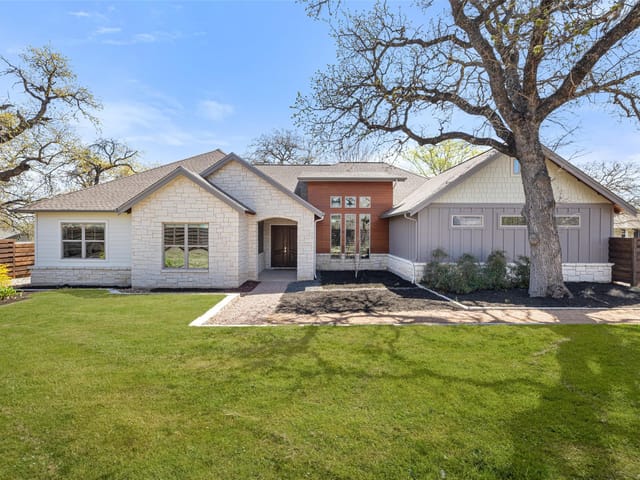 1017 S Quinlan Park RD
