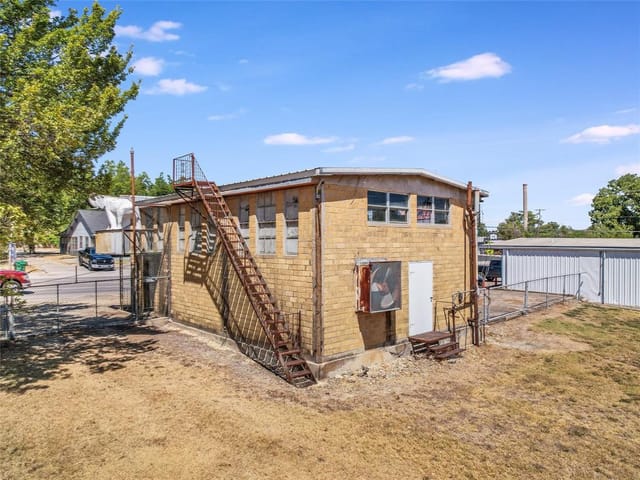 1018 N Main ST