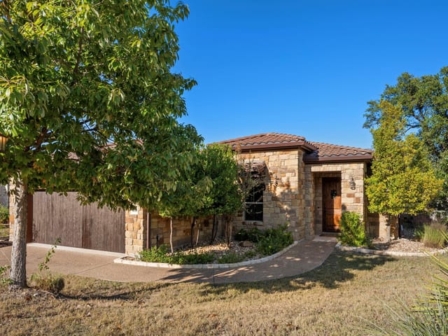 102 Cedar Glen CV