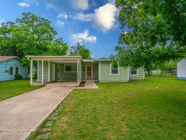 102 Circle DR