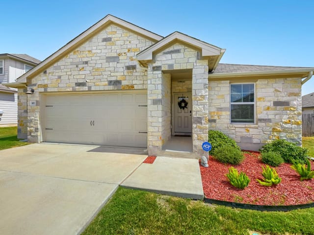 102 Contrada Grace LN