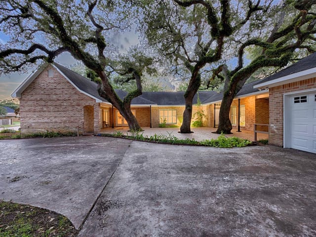 102 Creek Bend Ln
