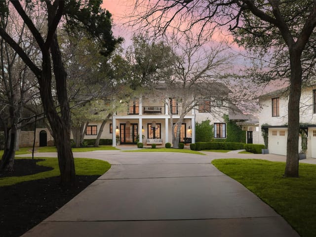 102 Crestwood Ct