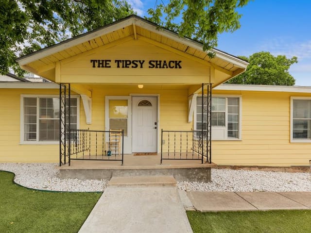 102 E Liberty Ave