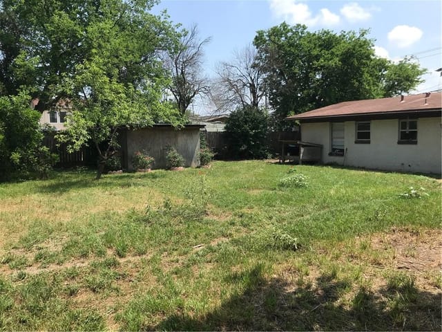 102 E Wonsley Dr