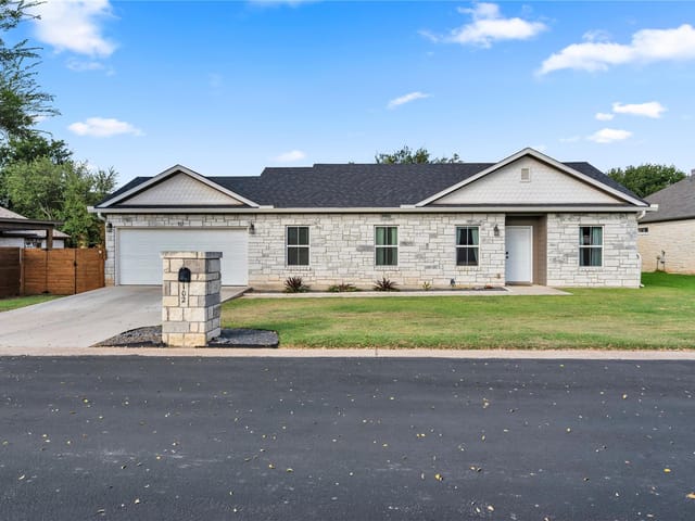 102 Fox CIR