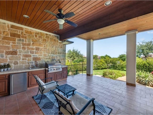 102 Kildrummy LN