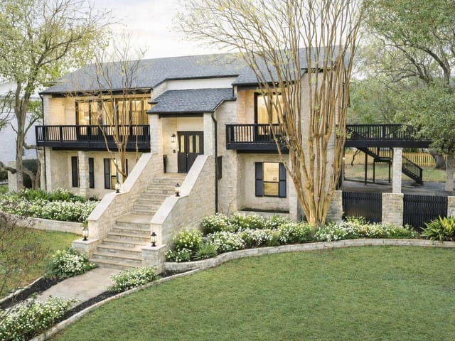 102 Laura LN