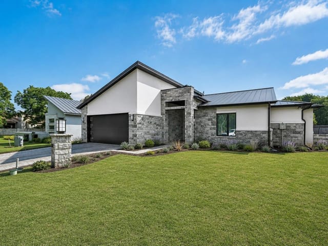102 Menard CT
