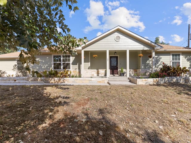 102  N. Bob White Dr
