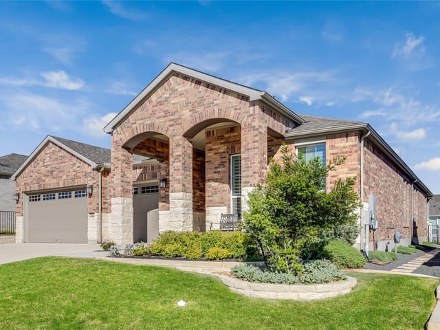 102 Pointer Ln
