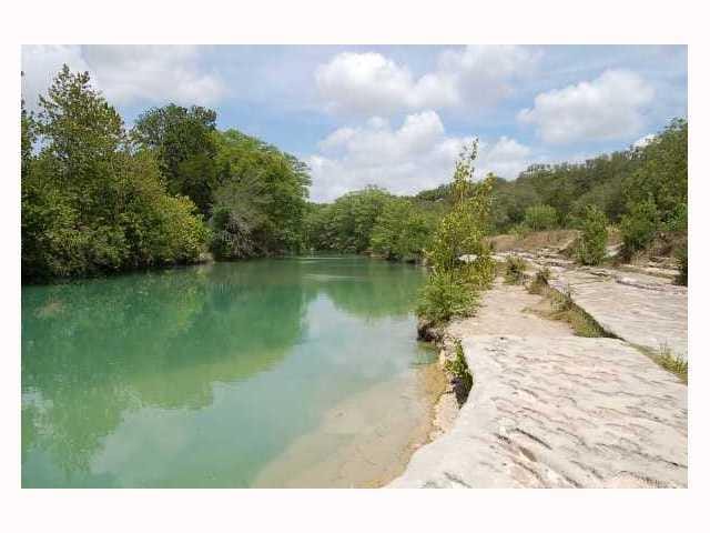102 Ridge Oak DR