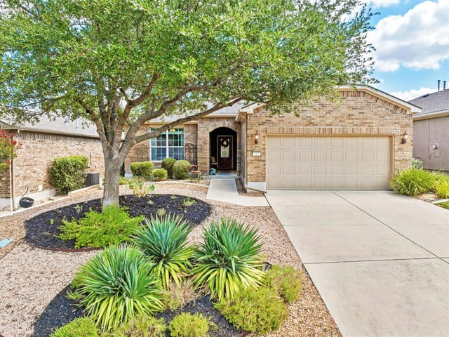 102 Trinity LN