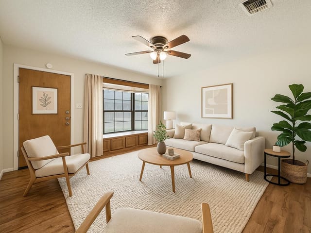 102 W Pheasant Dr