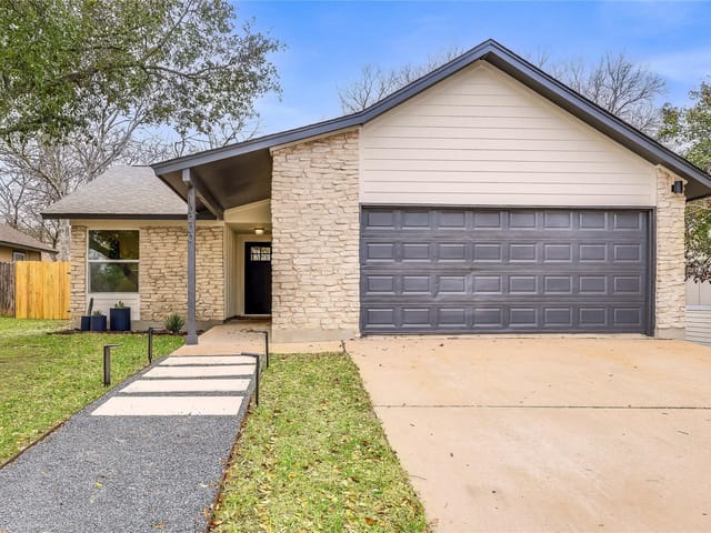10200 Oak Hollow Cir