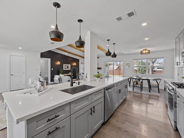 10204 Parkfield Dr