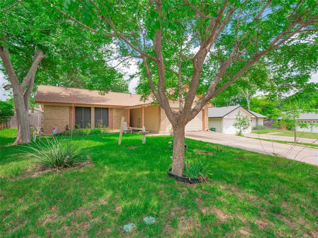10206 Oak Hollow Cir