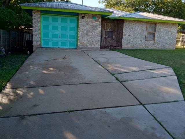 1021 Walter St