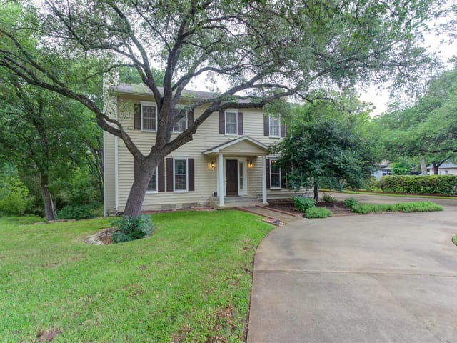 10212 Pinehurst Dr