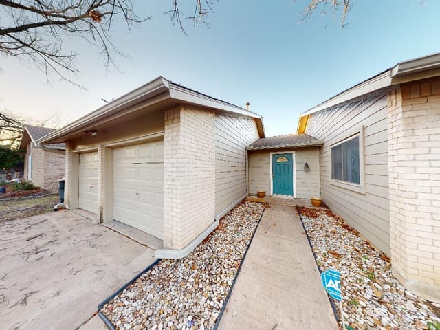10214 Missel Thrush DR
