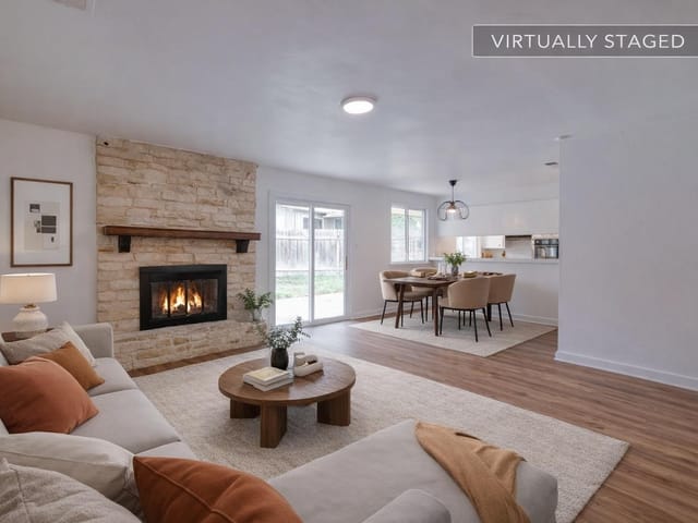 10214 Oak Hollow Dr