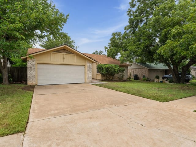 10218 Missel Thrush DR