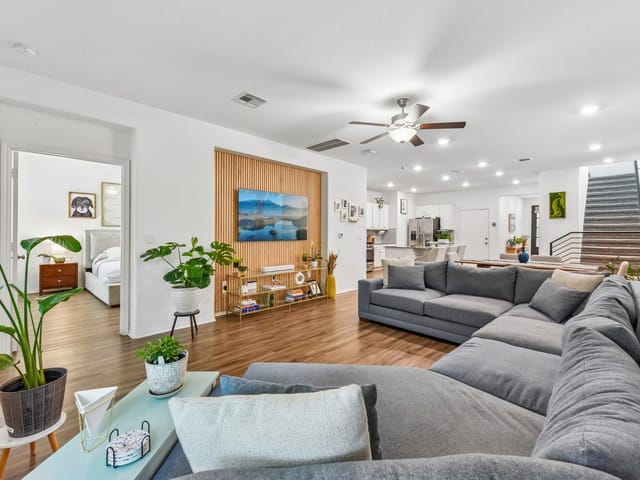 10219 Buster DR