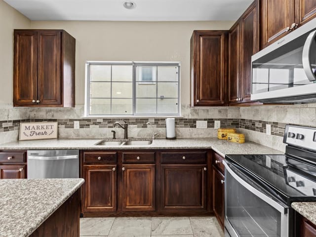 10221 Grizzly Oak Dr