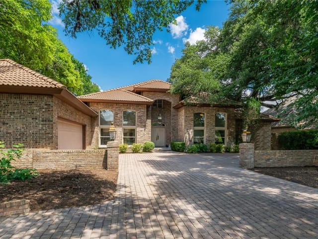 10222 Pinehurst Dr