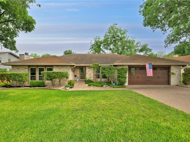 10225 Pinehurst Dr
