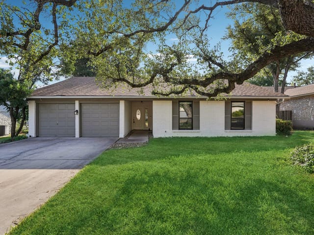 10229 Missel Thrush DR