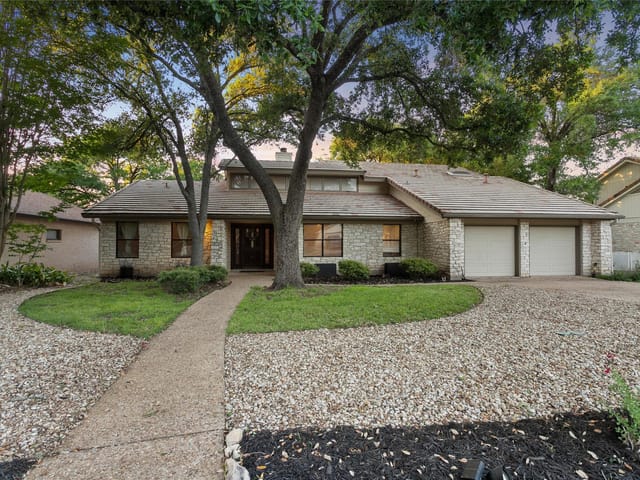 10234 Pinehurst Dr