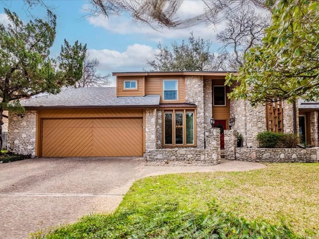 10237 Pinehurst Dr