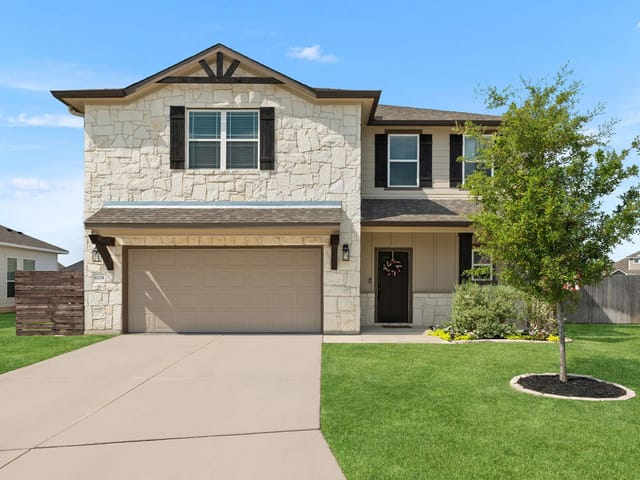10239 Six Shooter LN