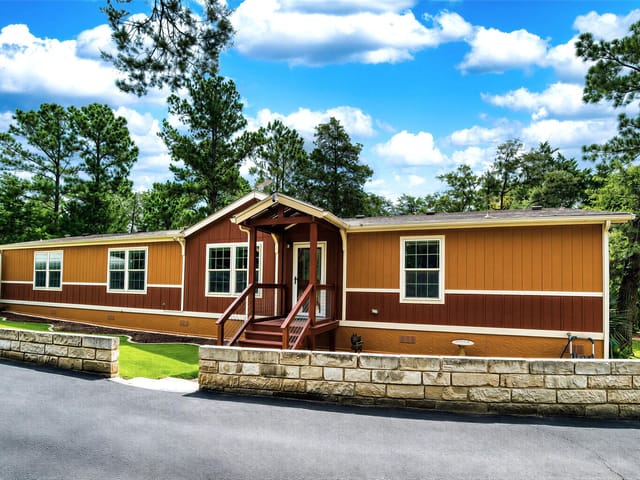 1024 Sand Hills RD