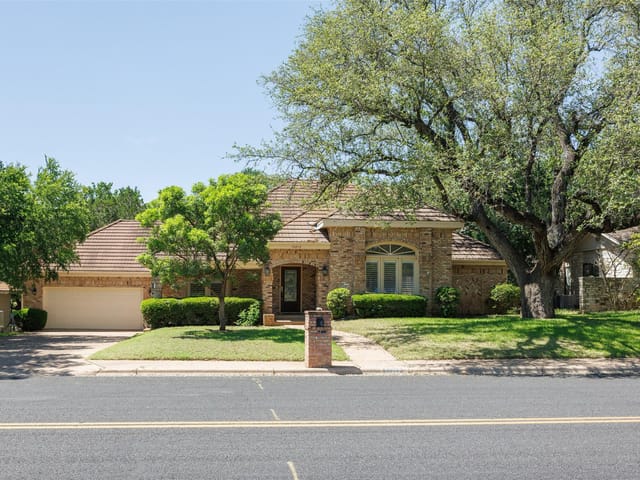 10242 Pinehurst Dr
