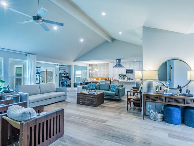10243 Missel Thrush DR