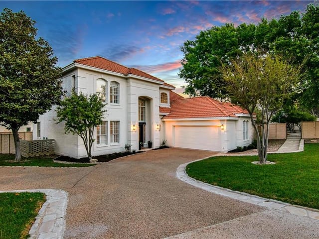 103 The Hills DR