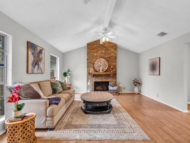 10302 Timbercrest Ln