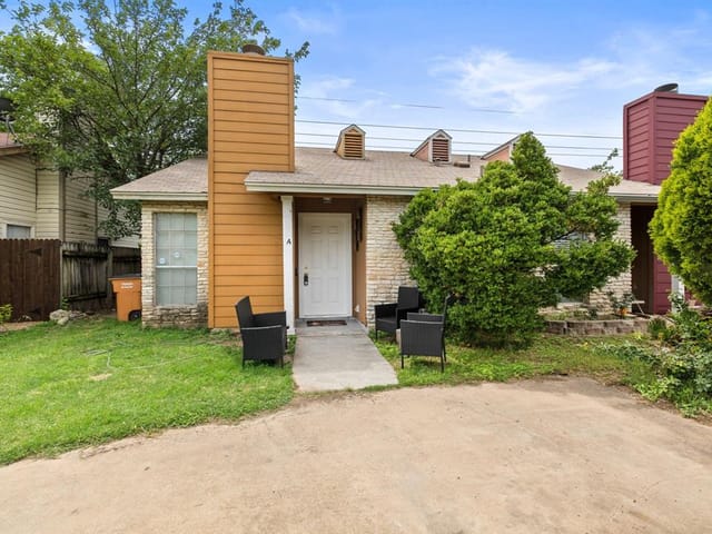 10304 Annie Oakley Trl Unit #A