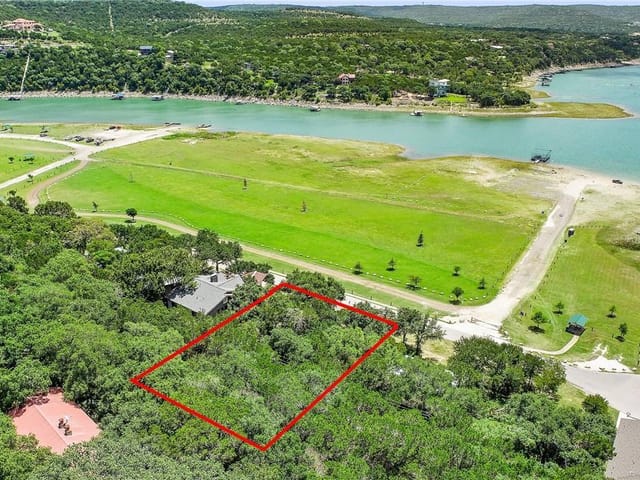 10306 Lakeside Dr