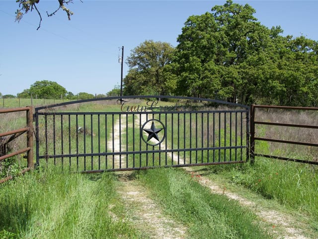 1035 Old Sayers Rd