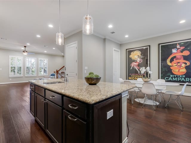 1036 Highknoll LN