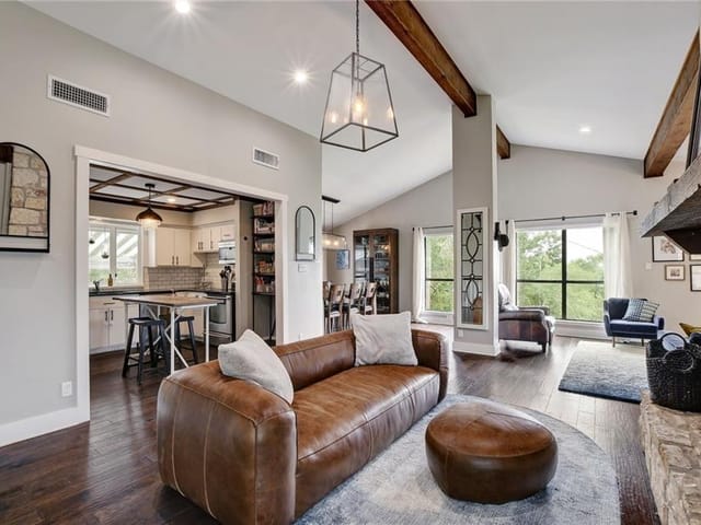 104 Canyon Rim DR