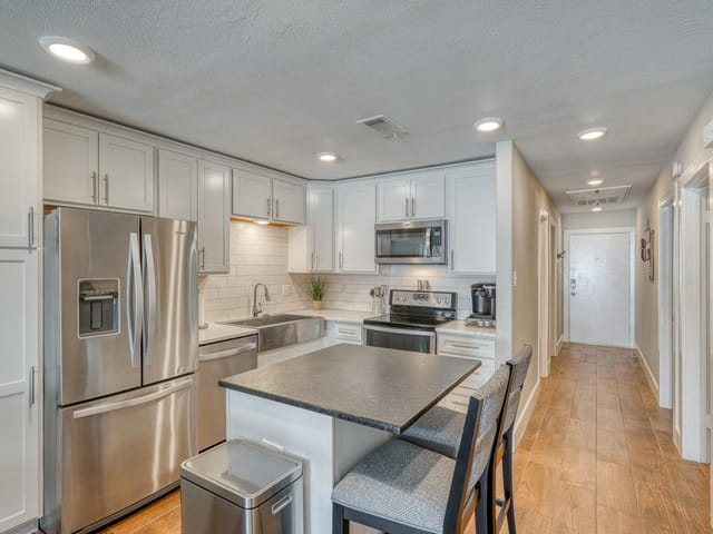 104 Cove E Unit #207